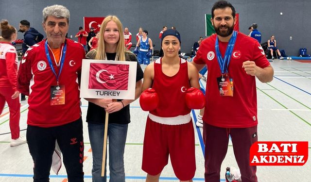 Milli Boksör Ümmü Sıla Kutluata Avrupa Şampiyonası’nda Yarı Finalde