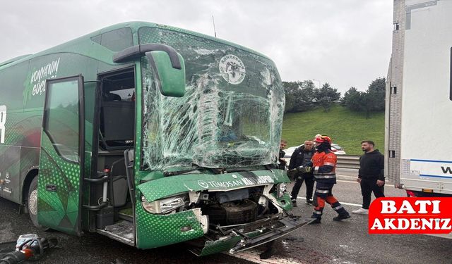 Konyaspor U-19 Takımını Taşıyan Otobüs TEM Otoyolu’nda Kaza Yaptı