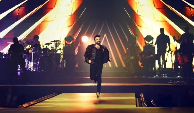 Megastar Tarkan İstanbul'da hayranlarıyla buluştu