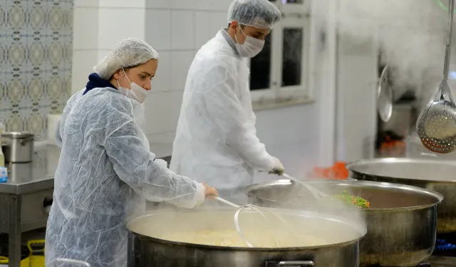 Antalya Muratpaşa'da Ramazan bereketi paylaşıldı