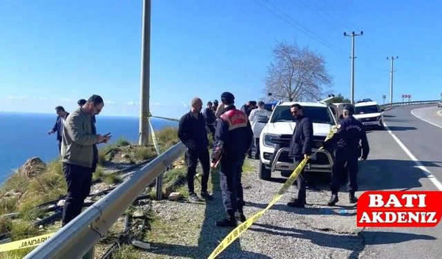 Antalya'da Yol Kenarında Hareketsiz Bulundu: Hayatını Kaybetti