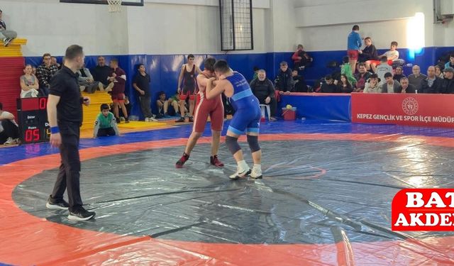 Kumlucalı Güreşçiler İl Şampiyonasında Kürsüye Çıktı