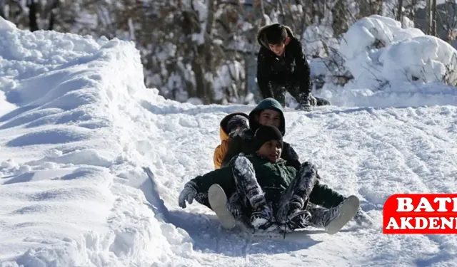 Yoğun Kar Yağışı Eğitimi Durdurdu: 8 İlde Okullar Tatil