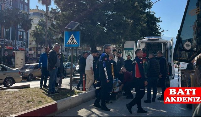 Kumluca’da Trafik Kazası: Halil Çıvgın Caddesi’nde Ani Fren Yapan Motosiklet Sürücüsü Yaralandı
