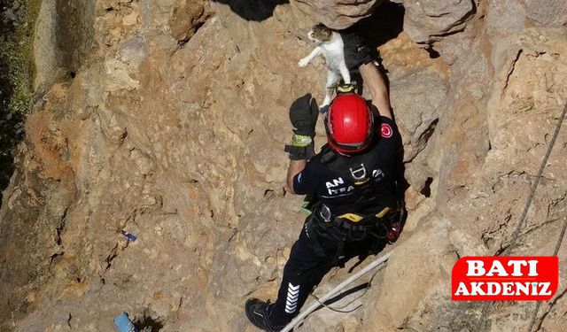 Antalya Falezlerinde Can Pazarı: İtfaiye Ekipleri Seferber Oldu