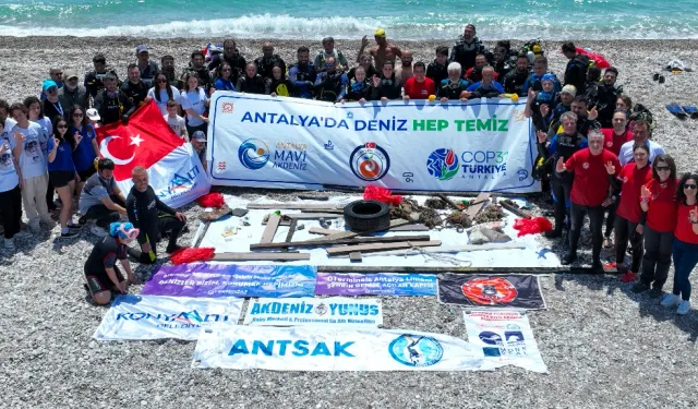 Antalya'da denizden 20 ton atık çıkarıldı