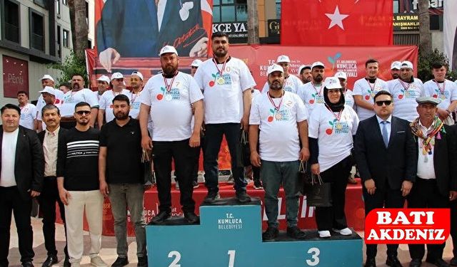 Kumluca'da Acı Biber Yeme Yarışmasında Gramlar Havada Uçuştu