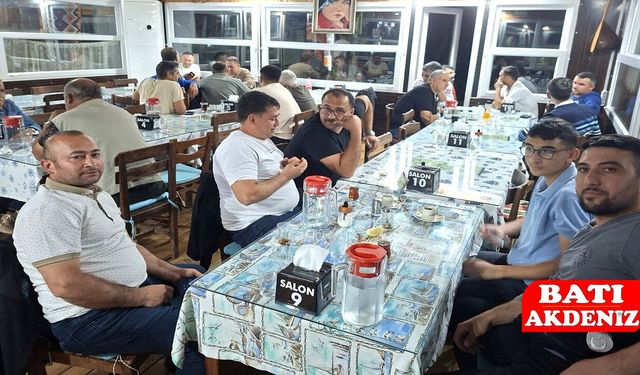 Finike’de Sektörel Buluşma: Batı Antalya’ya Süs Tavukları Yarışması Müjdesi
