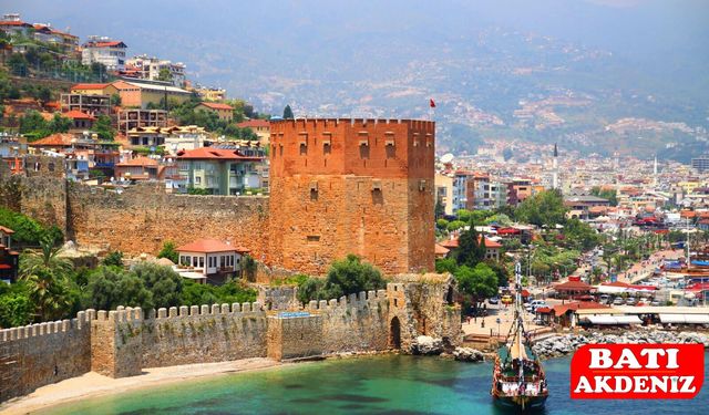 Alanya: Tarihin, Turizmin ve Doğanın Buluştuğu Akdeniz'in İncisi