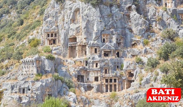 Demre: Noel Baba'nın İzinde, Likya Uygarlığının Kalbinde Bir Akdeniz Hazinesi