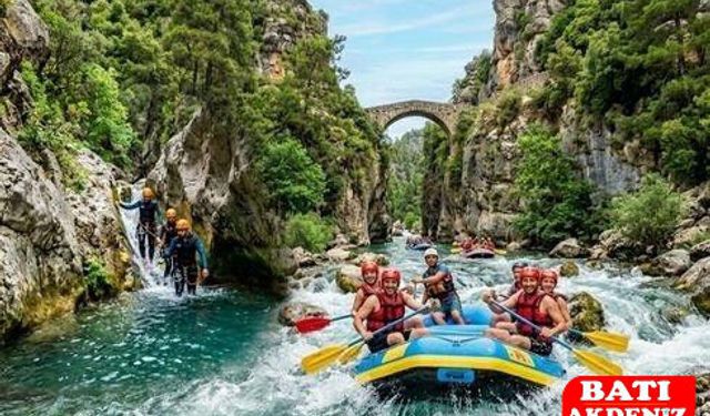 Manavgat: Şelalesi, Antik Kentleri ve Bereketli Topraklarıyla Antalya'nın Doğa Harikası