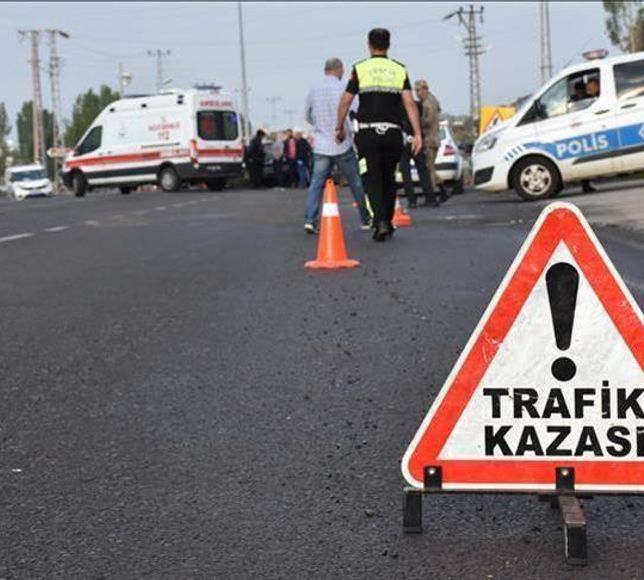 Antalya'da elektrik direğine çarpan motosikletteki 2 kişi öldü