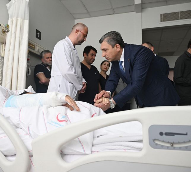 Antalya Valisi Şahin teleferik kazasında yaralananları ziyaret etti
