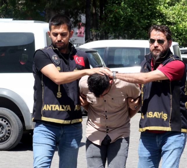 Antalya'da 1 kişiyi öldüren, 1 kişiyi yaralayan yabancı uyruklu sürücü tutuklandı