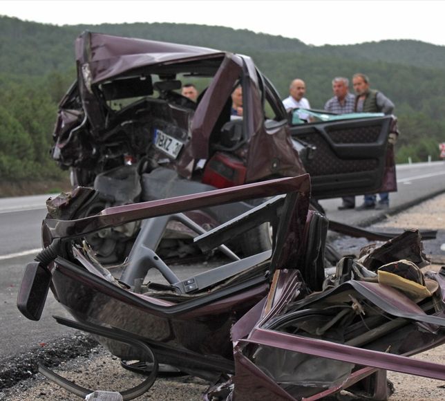 KÜTAHYA - Trafik kazasında 1 kişi öldü 1 kişi yaralandı