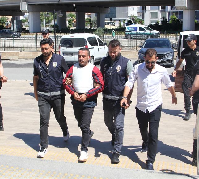 Antalya'da eski eşini ve arkadaşını bıçakla yaralayan kişi tutuklandı