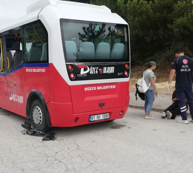Düzce’de kamyon ile minibüs çarpıştı: 7 yaralı
