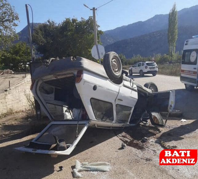 Elmalı’da Takla Atan Araçtan Yaralılar Kurtarıldı