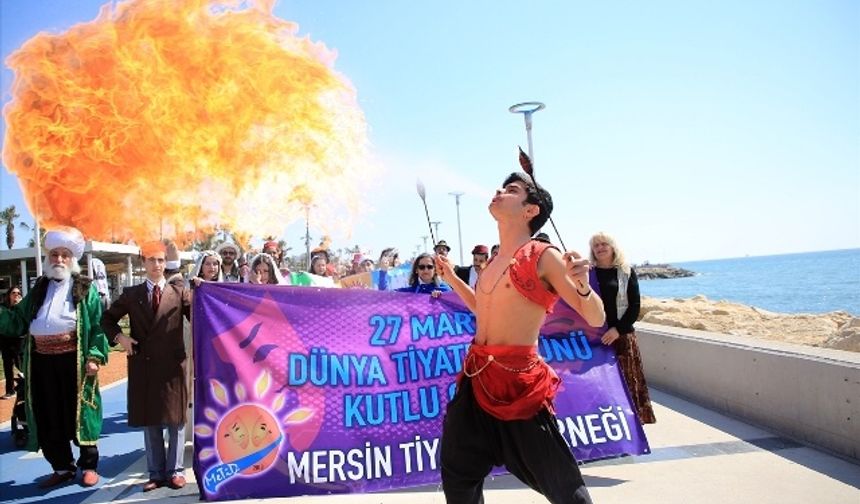 Mersin'de Dünya Tiyatro Günü kutlandı
