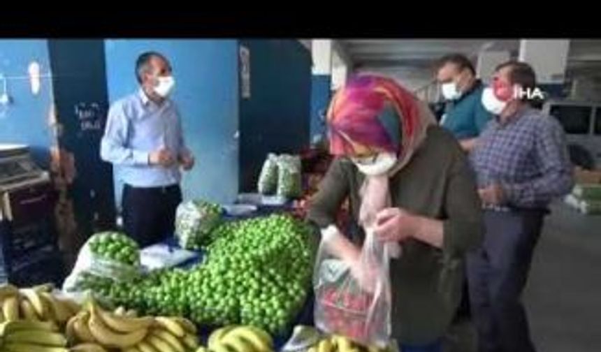 Antalya’da tam kapanmanın ilk pazar alışverişinde şaşırtan görüntü