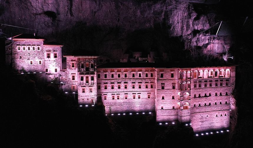 Dünyaca ünlü Sümela Manastırı geceleri ışıl ışıl olacak