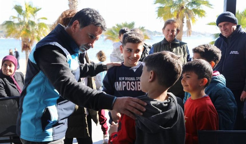 Afet bölgesi dönüşünde Bodrum'da depremzedeleri ziyaret etti