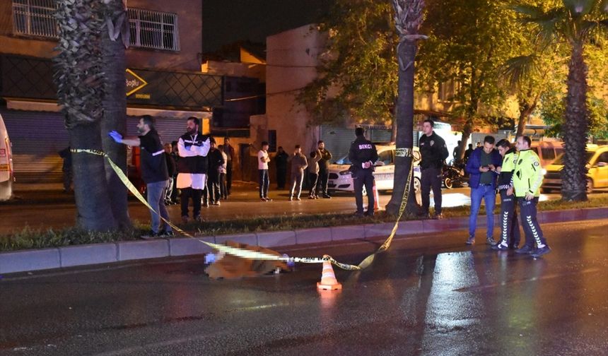 Adana'da otomobilin çarptığı kız çocuğu yaşamını yitirdi