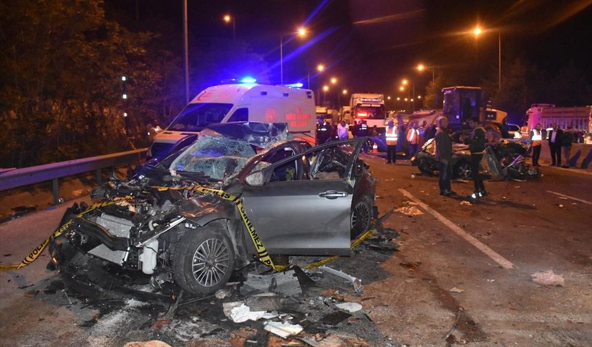 Trafik kazasında 7 kişi öldü, 7 kişi yaralandı
