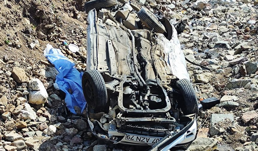 Alanya'da dereye yuvarlanan otomobilin sürücüsü öldü