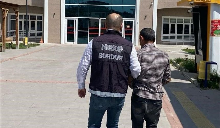 Burdur'da uyuşturucu operasyonunda yakalanan 2 zanlı tutuklandı