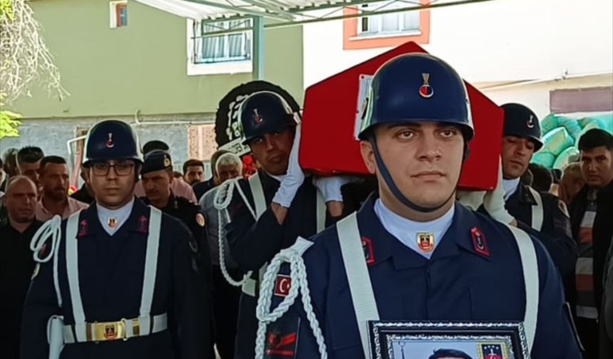Şırnak'ta trafik kazasında hayatını kaybeden astsubayın cenazesi Adana'da defnedildi