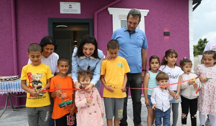 Hatay'da Ülkem Okuyor Derneğince yaptırılan ev, depremzede aileye verildi