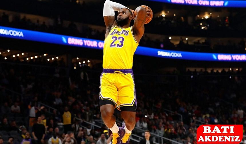 LeBron James tarihe geçti!
