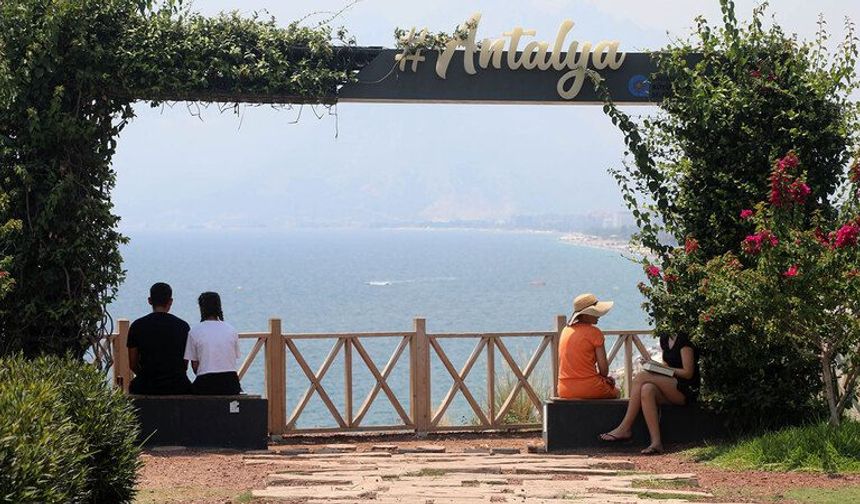 Antalya Bugün Güneşli ve 22-24 °C’ye kadar çıkıyor