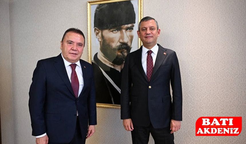 Özgür Özel’den Sert Tepki: “Muhittin Böcek’e İftiralar Atılıyor!”