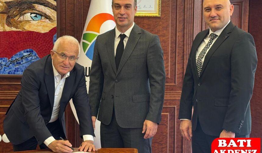 Kumluca Belediyesi ile Türkiye İş Bankası Arasında 3 Yıllık Maaş Protokolü İmzalandı