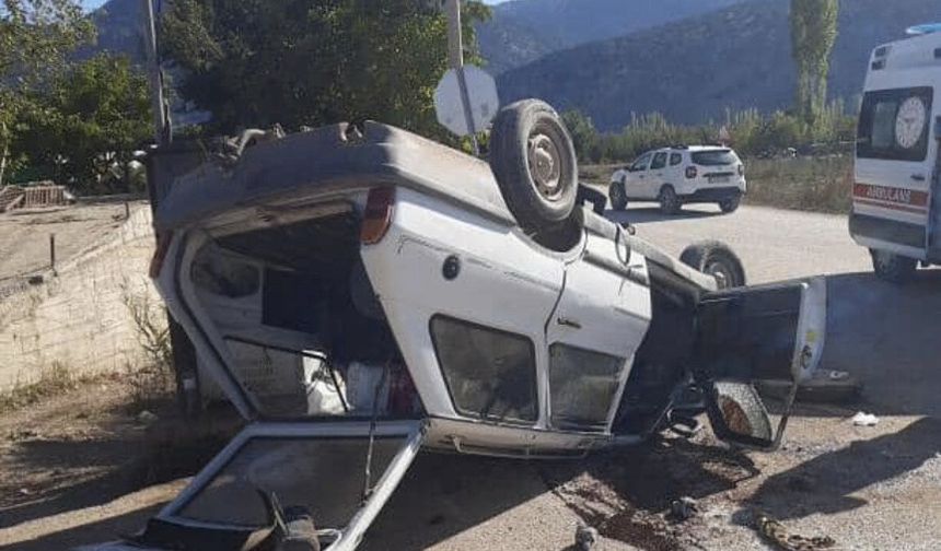 Elmalı’da Takla Atan Araçtan Yaralılar Kurtarıldı