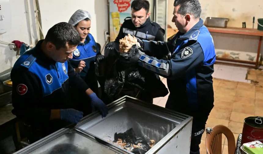 150 kilo pişmiş sağlıksız tavuk eti ele geçirildi! İşletme mühürlendi
