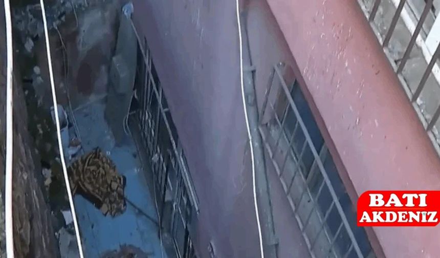 Polisi Görünce Panikledi, Apartman Boşluğuna Düştü