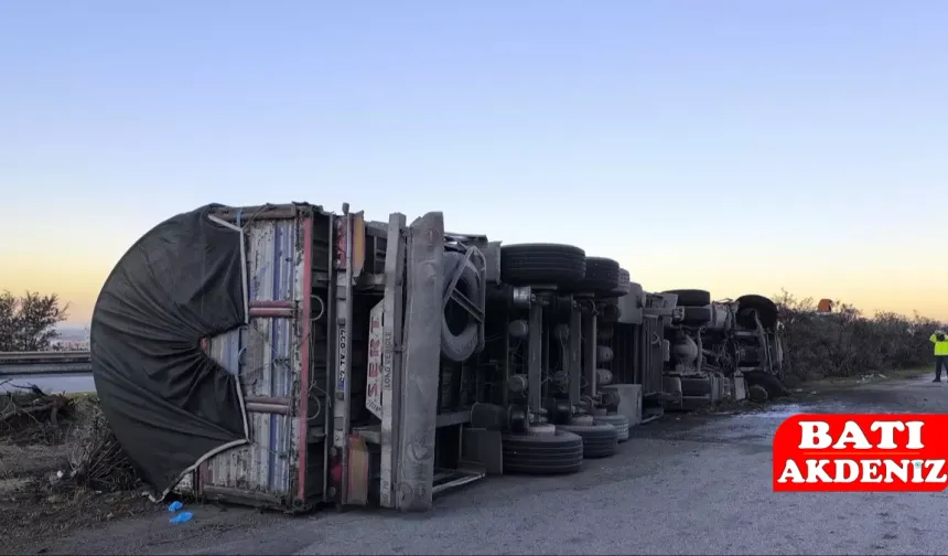 Devrilen ve Alev Alan TIR 2 Can Aldı