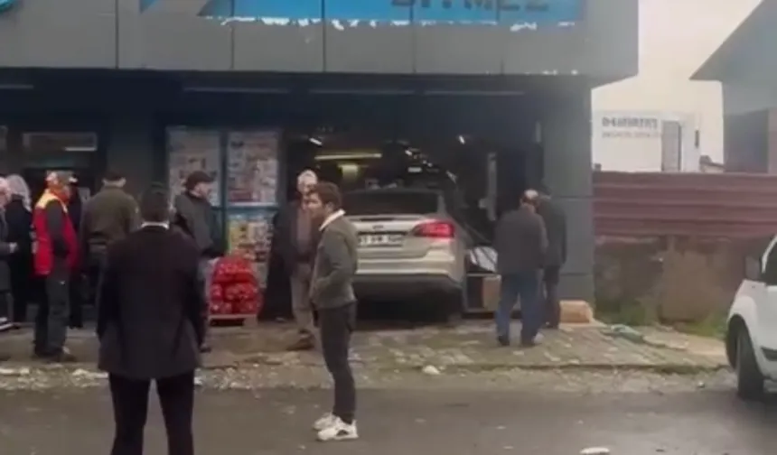 Otomobil marketin içine girdi!