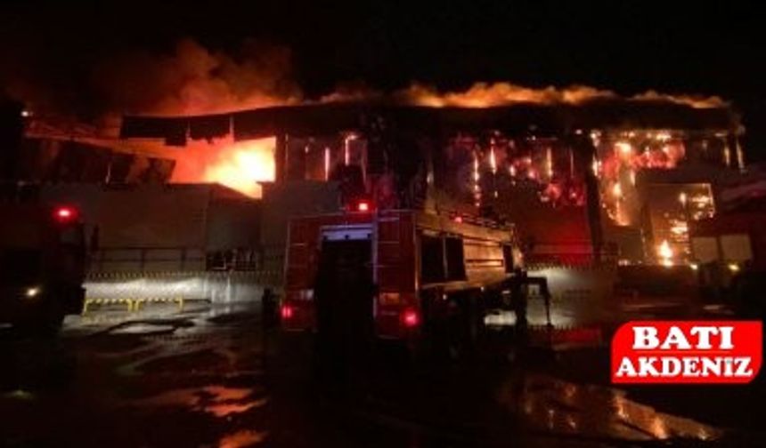 Serik’te Soğuk Hava Deposunda Yangın