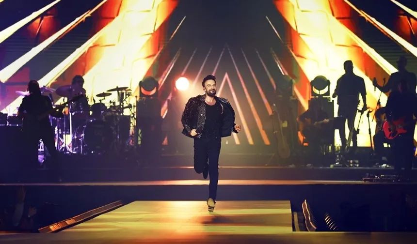 Megastar Tarkan İstanbul'da hayranlarıyla buluştu