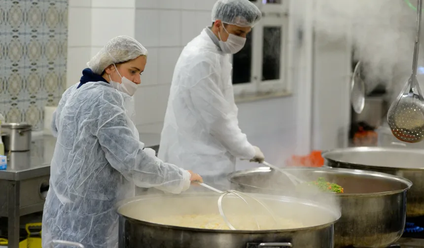 Antalya Muratpaşa'da Ramazan bereketi paylaşıldı