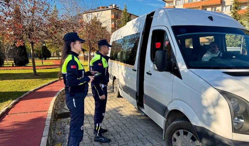 Artvin'de okul çevreleri ve servis araçlarına sıkı denetim