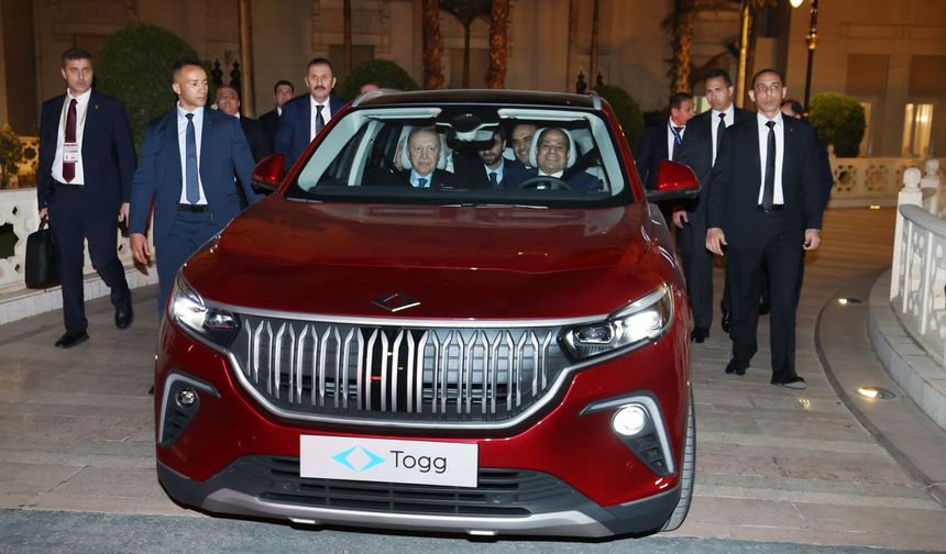 Cumhurbaşkanı Erdoğan, Mısır Cumhurbaşkanı Sisi'ye Togg hediye etti