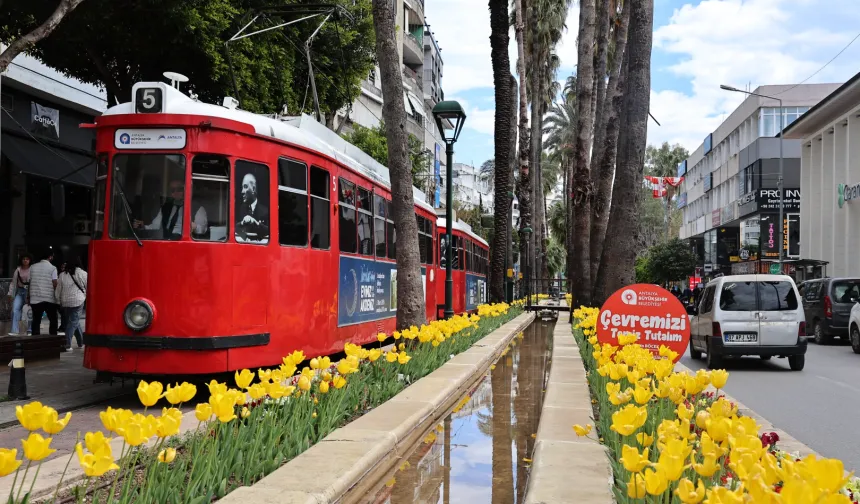 Antalya lalelerle görsel şölene dönüştü