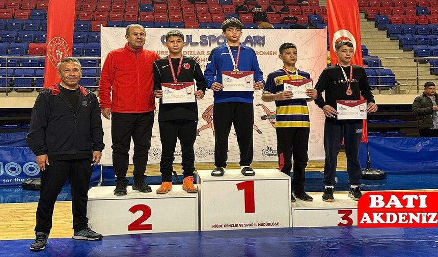 Kumlucalı Güreşçi Turgut Tuğra Arı Türkiye İkincisi Oldu