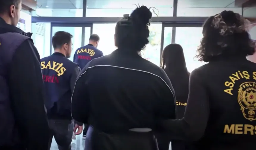 Mersin'de hırsızlık şüphelileri minibüste yakalandı: 3 tutuklama