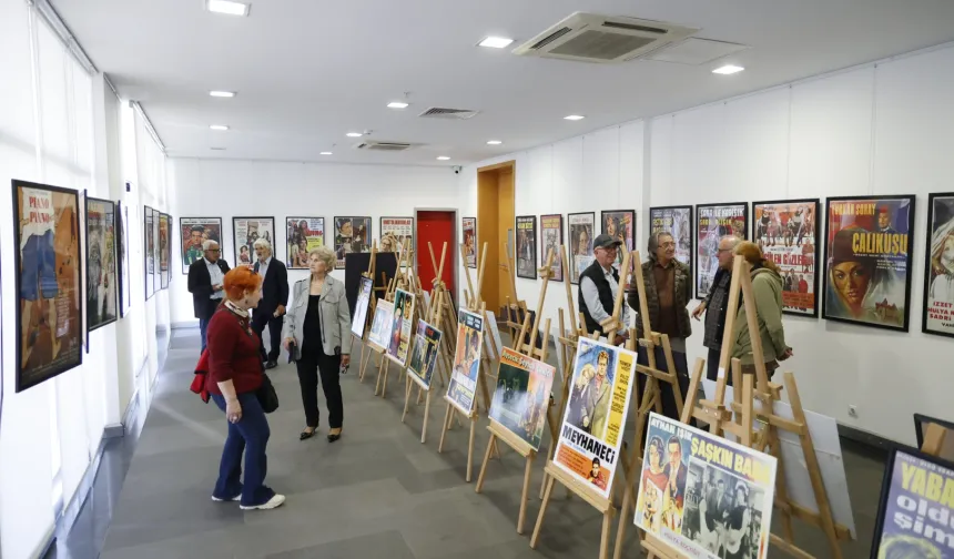 Antalyalılar Yeşilçam afişleriyle zamanda yolculuğa çıkıyor